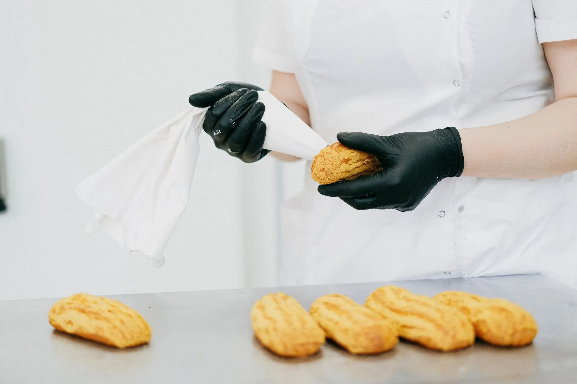 银行专用点钞机与纸币清分机的功能差异及选型要点